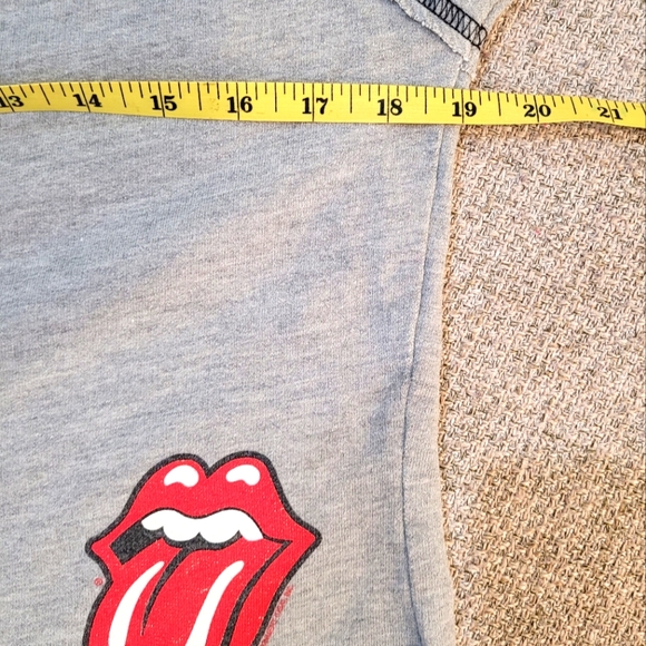 Off-shoulder sweater - Picture 3 of 4